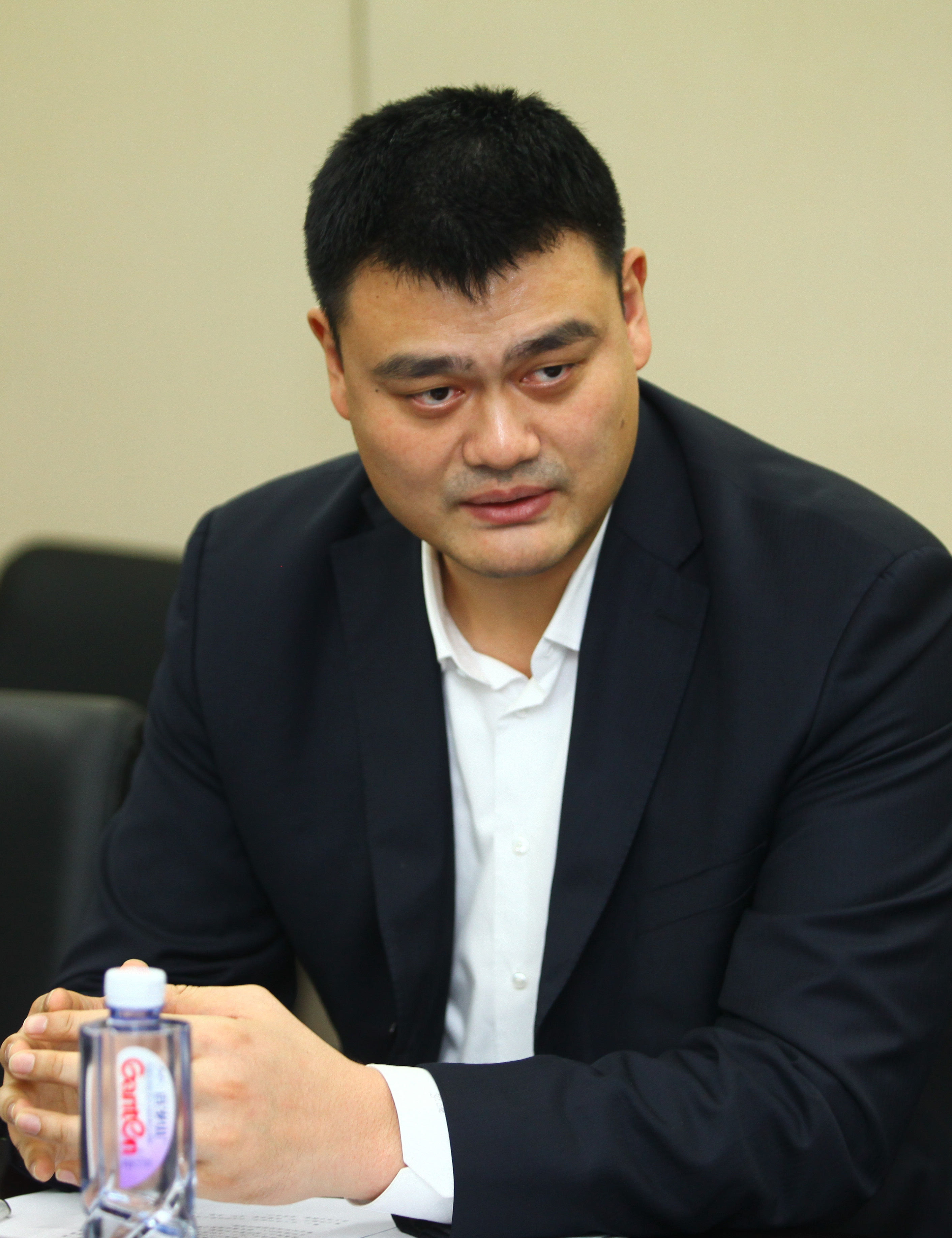 他在中场的