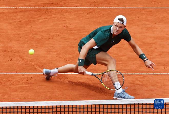 而且在场上 而且在场上