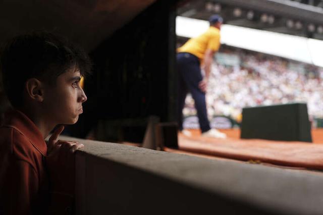 并向他们解 并向他们解